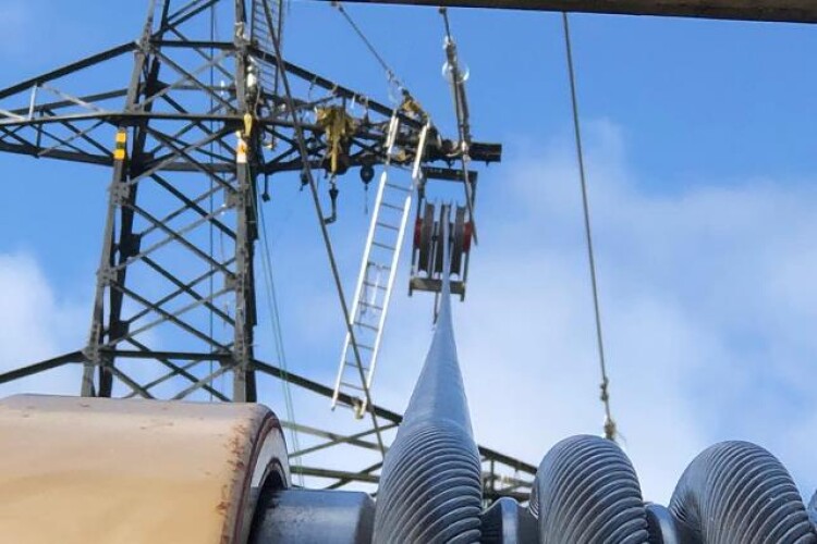 Advantage NRG supplies workers for overhead electrical transmission lines