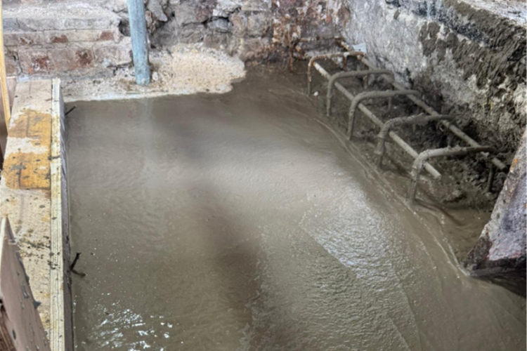 Freshly poured reinforced concrete beams using calcined clay and recycled concrete aggregate (RCA) concrete at the new Museum of London
