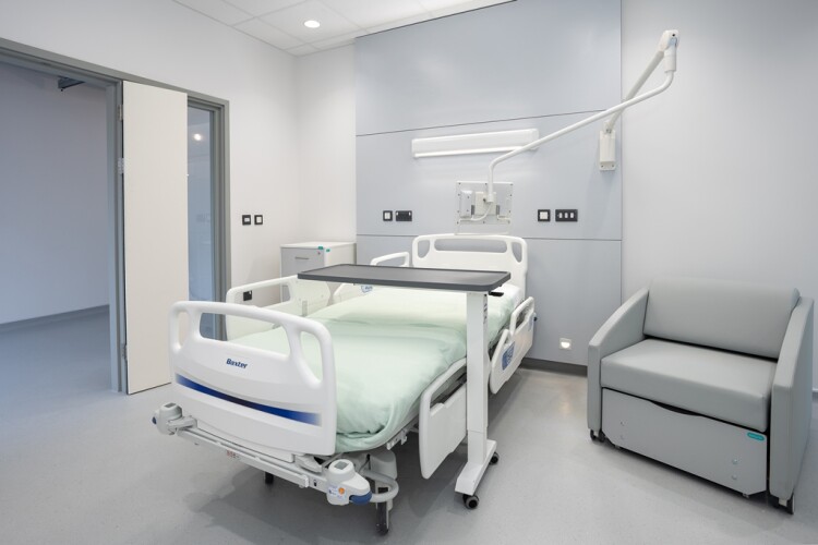 Reds10’s hospital in-patient bedroom [Steph Simmons Photos]