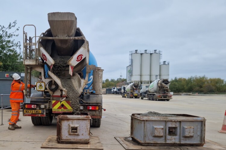 A batch of readymix concrete using RCF-based cement was poured into moulds at Holcim UK’s readymix concrete plant in Whetstone